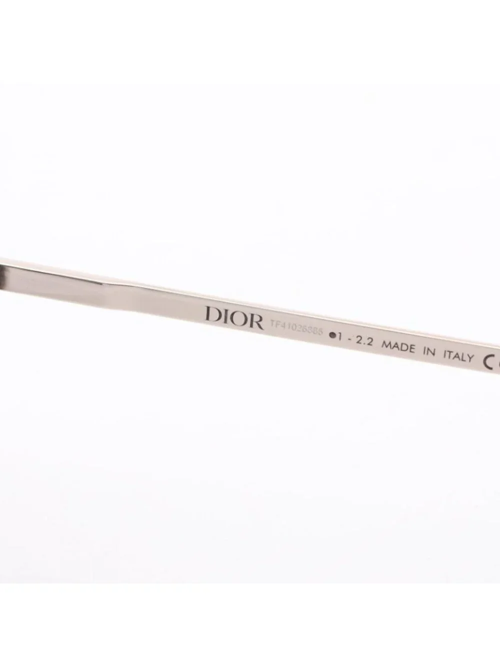 Christian Dior slight signs